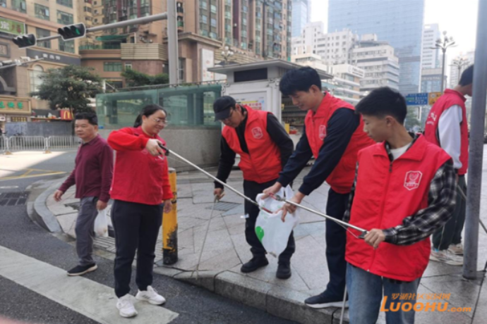 Community volunteers promote waste classification in Luohu